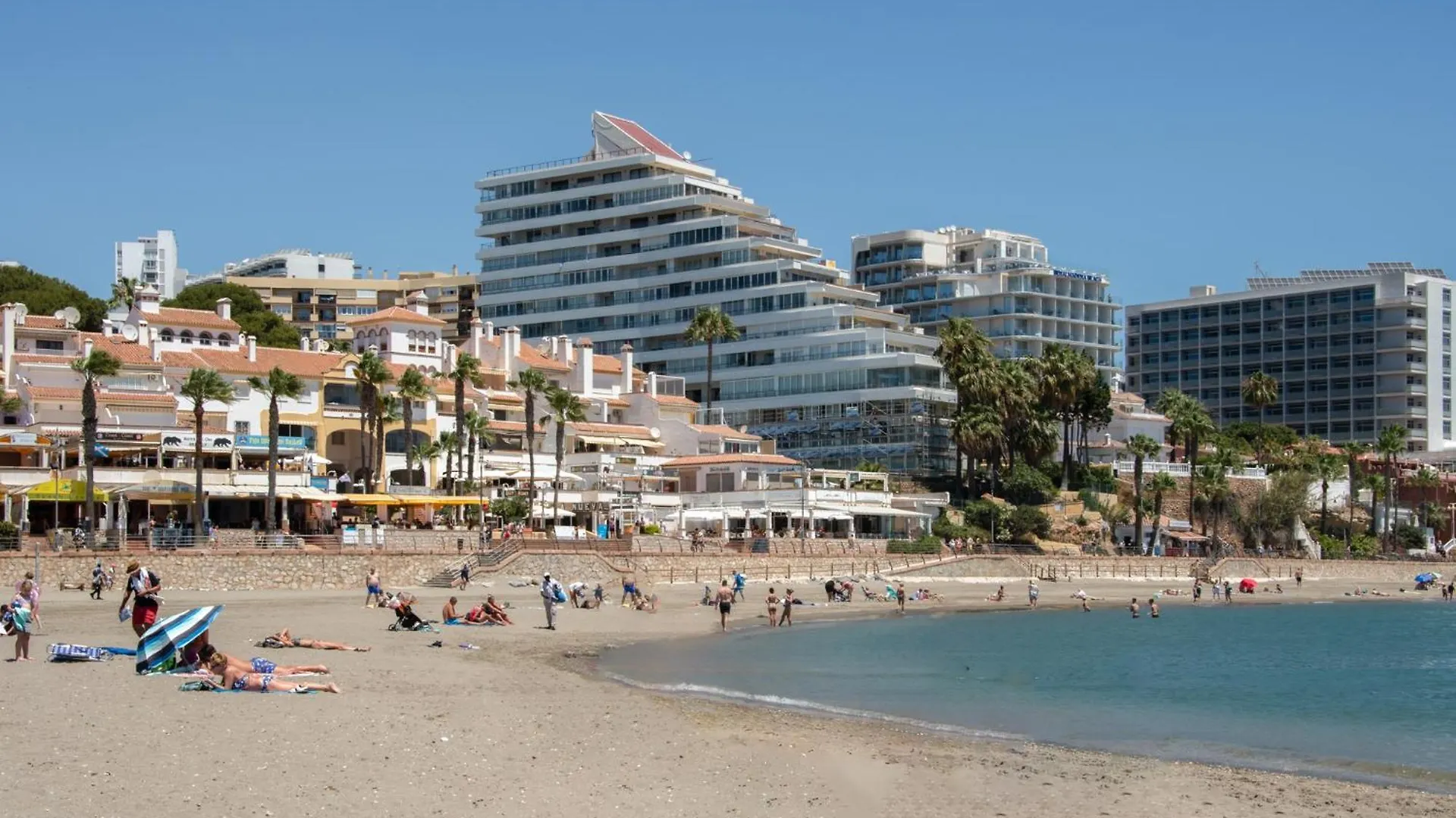 Stunning Beachfront Apartment With Sea Views Benalmádena