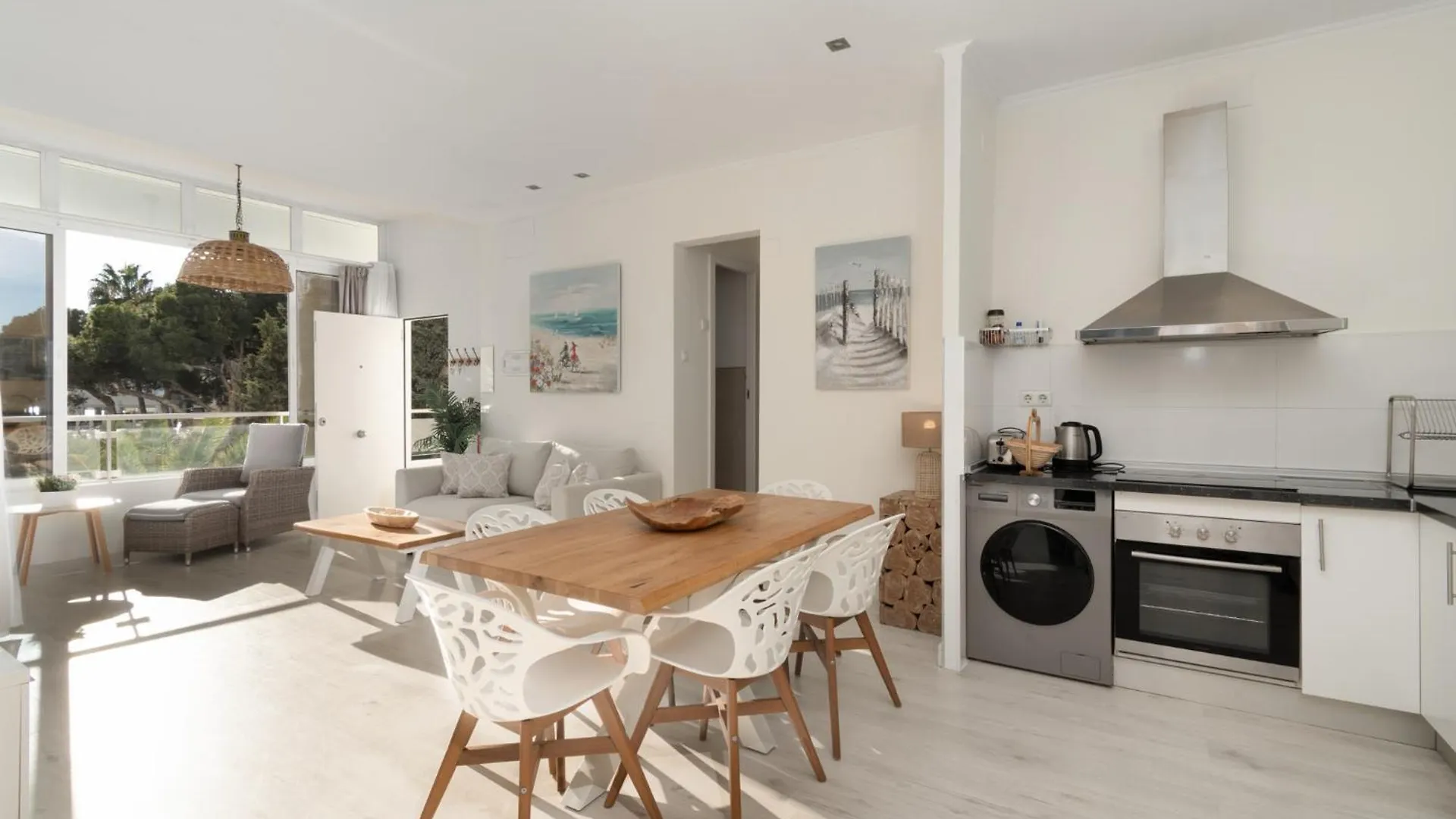 Stunning Beachfront Apartment With Sea Views Benalmádena