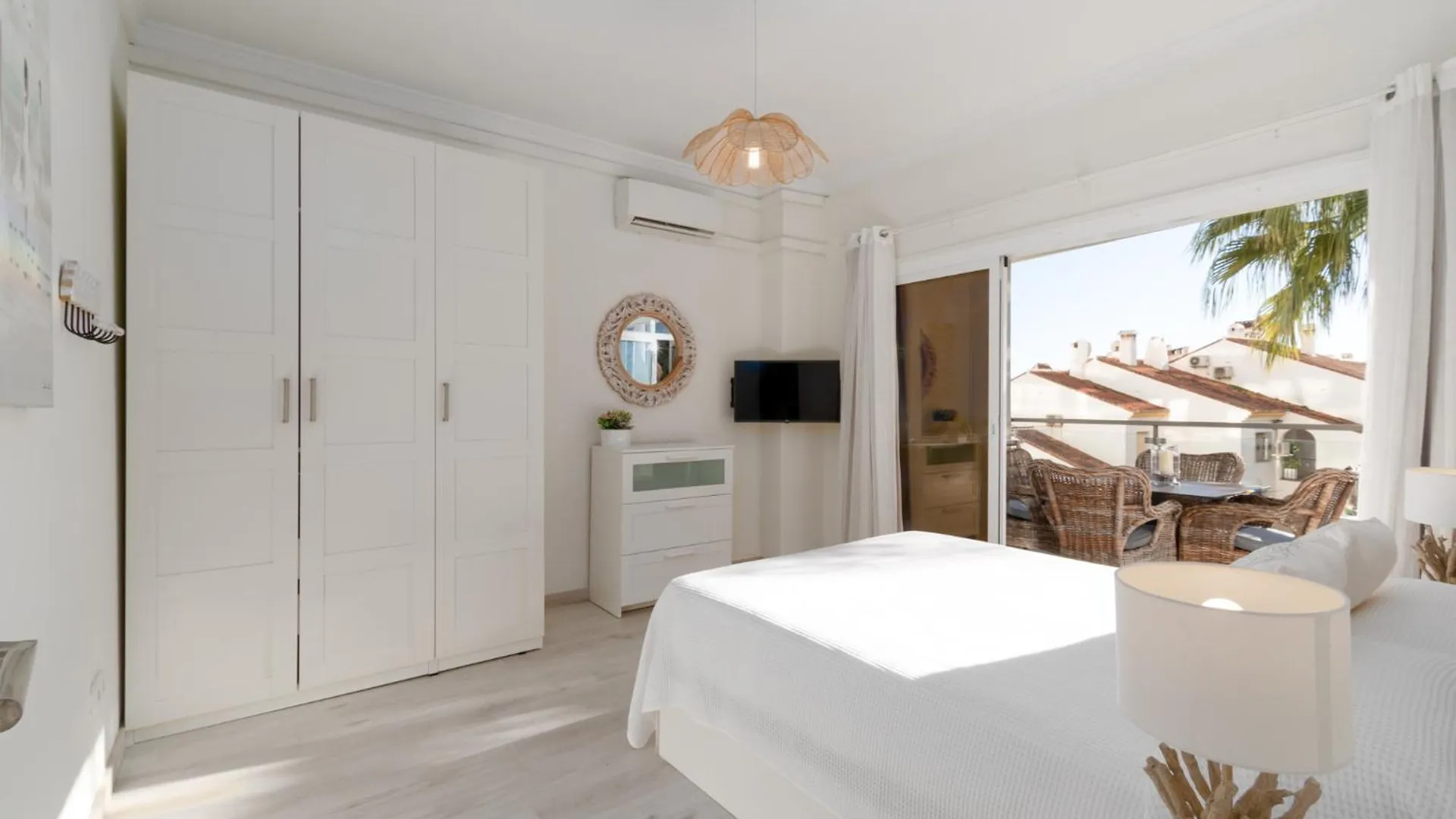 Stunning Beachfront Apartment With Sea Views Benalmádena 0*,