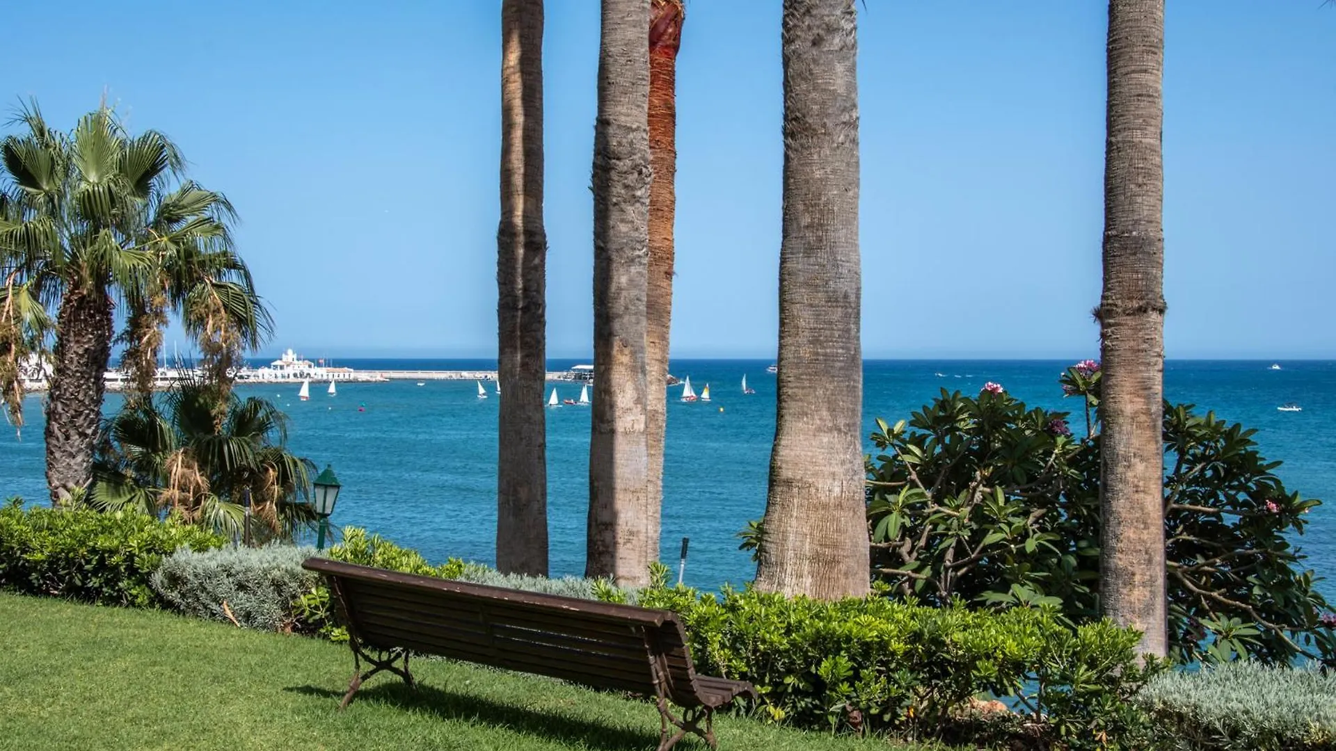 Stunning Beachfront Apartment With Sea Views Benalmadena